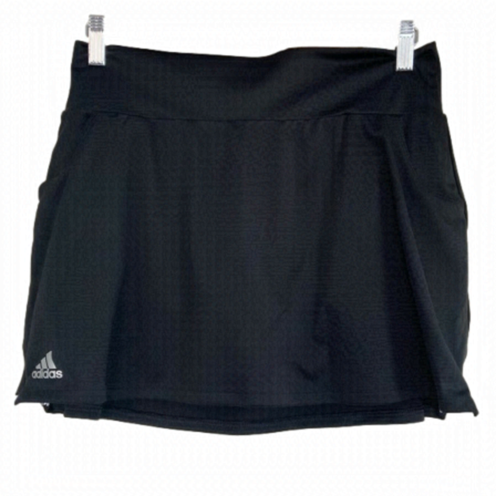 Adidas black tennis skirt. Built in shorts. Quick dry fabric. Size M